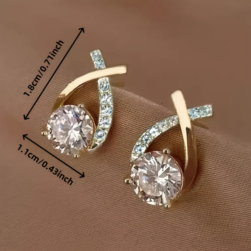 Boucles d'oreilles à clou avec croix dorée et zircons
