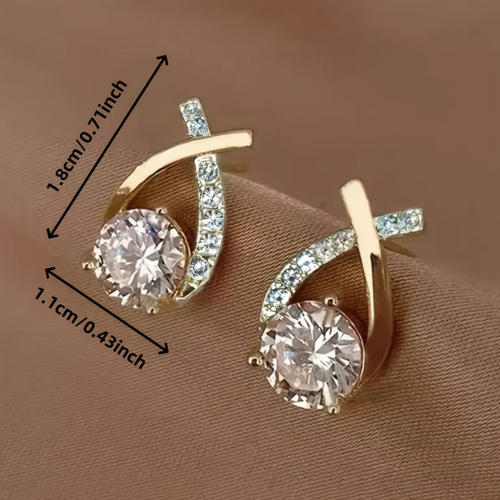 Boucles d'oreilles à clou avec croix dorée et zircons